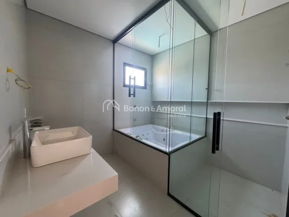 Imagem Localizada no condomínio La Dolce Vita, esta impressionante casa nova de alto padrão oferece o má...