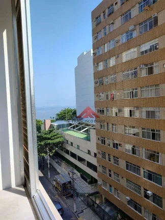 Imagem Apartamento com sala e quarto na primeira quadra da praia,proximo a todo comércio de icarai,como bancos,farmacias,super mercados,a quarenta metros da