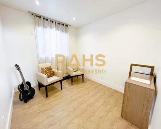 Imagem Para quem busca um bom investimento no bairro Iririu Sobrado possuindo na parte superior : 2 dormitÃ...