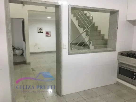 Imagem Casa de dois andares com 223m2, garagem para 4 carros, muito bem localizada em Jardim da Penha, próximo a comercio (padaria, restaurantes, supermercados, feira livre, posto de saúde, academias, farmácias etc.