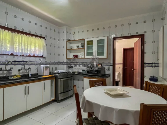 Imagem Casa à venda em Campos do Jordão - Com 4 dormitórios próximo ao Capivari