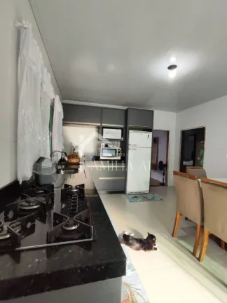 Imagem Casa com Piscina no Aventureiro