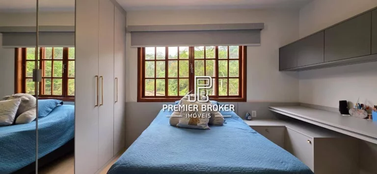 Imagem Casa com 4 dormitórios à venda, 171 m² por R$ 1.090.000 - Cascata do Imbuí - Teresópolis/RJ