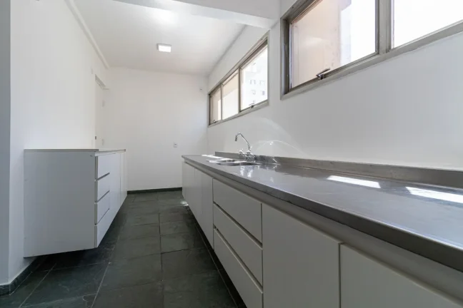 Imagem OPORTUNIDADE IMPERDÍVEL Apartamento 121M², 3Q, 1Suíte, 2 Banheiros, 1 Vaga.