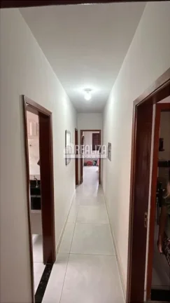 Imagem Casa padrão à venda no bairro São Benedito, Uberaba: 3 quartos, móveis planejados e porcelanato