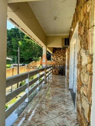 Imagem Casa ampla com 5 dormitórios, sendo 1 suíte, em Gaspar no bairro Coloninha - Santa Catarina Adriano Carpes Imóveis vende
