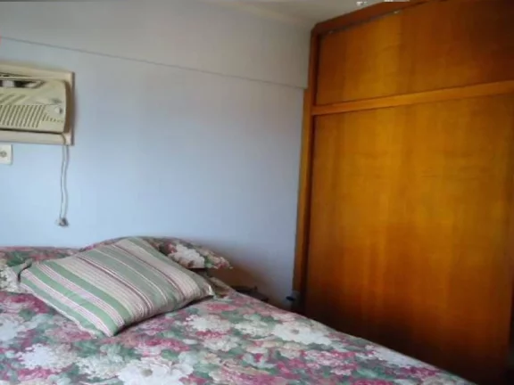 Apto com 122 m2 em. ótima localização, contendo 3 quartos com armários, sendo 1 suíte com box b...