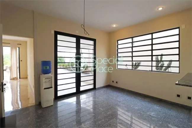 Imagem Casa localizada no Bairro Boaçava, ruas tranquilas e arborizadas, arquitetura de Julio Pechmann. No...