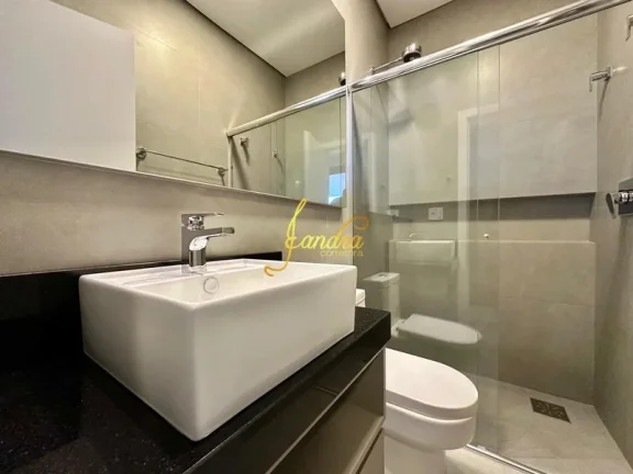 Imagem Sobrado Beira Lago, mobiliado e decorado com 05 suítes sacada/piscina