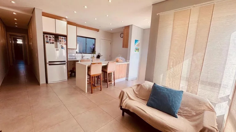Imagem CASA COM PISCINA MOBILIADA, 1 SUÍTE + 2 QUARTOS, BARRA DO SAI