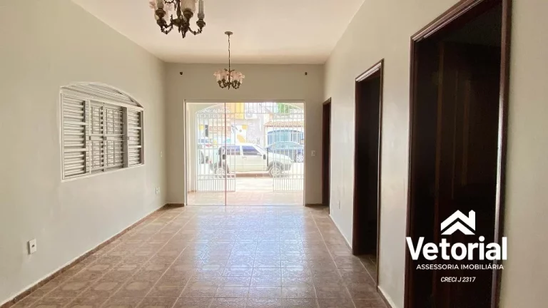 Imagem Casa para locação comercial com 3 quartos no Sandra Regina - Barreiras-BA