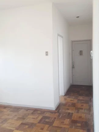 Imagem Apartamento reformado e ensolarado na Cidade Baixa — a um passo da Redenção!