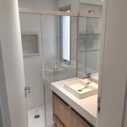 Imagem Ótimo apartamento com 198m² em Moema. Living amplo com varanda, salas de estar, home e jantar inte...