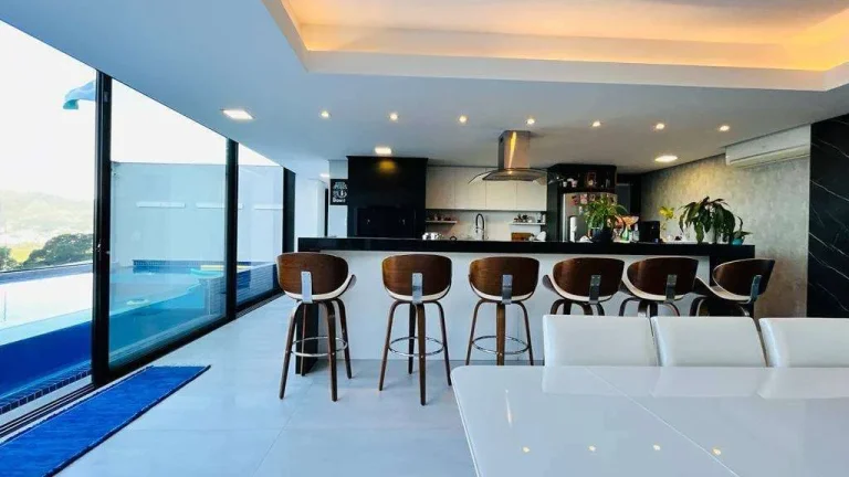 Imagem Casa à Venda, 300m2, 4 Dormitórios (2 suites), 2 Vagas,Trindade, Florianópolis/SC