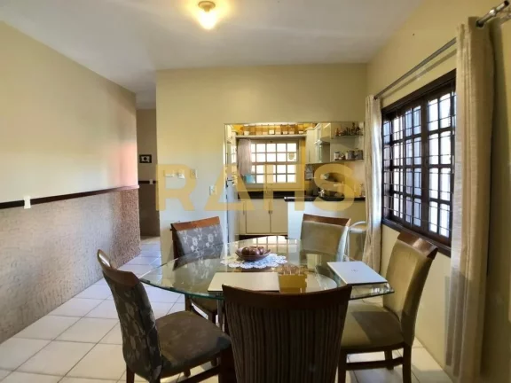 Imagem Sobrado com 2 suítes e 1 quarto, ampla área gourmet com churrasqueira e piscina, 2 vagas de garage...