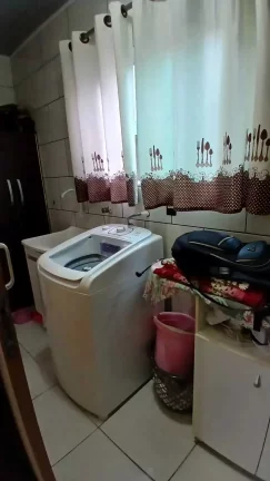 Imagem Casa com 3 dormitórios sendo 1 suíte e 2 vagas de garagem na Adhemar Garcia em Joinville/SC