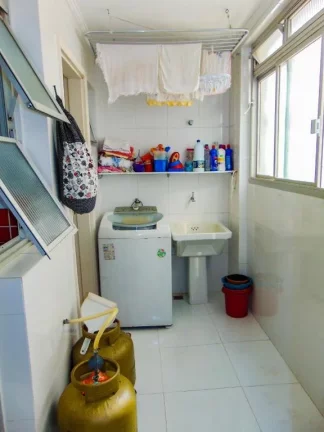 Imagem PRAIA DE PITANGUEIRAS, 100 M² DE ÁREA ÚTIL, VARANDA COM VISTA PARA O MAR, LINDO, TODO REFORMADO, 1 QUADRA DA PRAIA, GARAGEM.