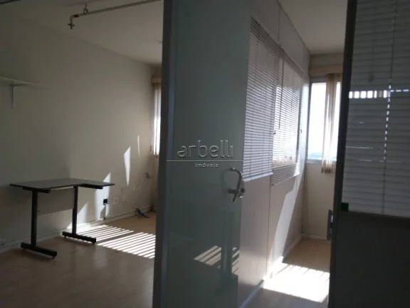 Imagem Sala comercial com 30 metros quadrados, 1 banheiro, 1 copa, vista panorâmica, 1 vaga de garagem rot...