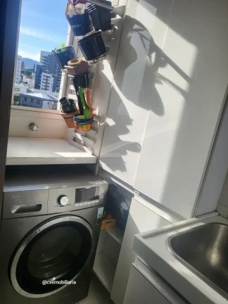 Imagem Suíte com closet
Duas semi suites com toucador
4° quarto reversível
Lavabo
Sala e cozinha em conc...