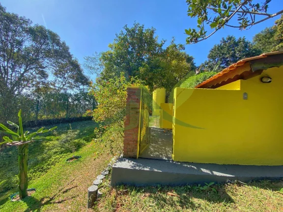 Imagem Belíssima Chácara à Venda em Condomínio Fechado Localizado em Atibaia-SP