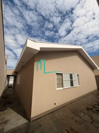 Imagem Imóvel à venda em Franca-SP: Casa na Vila França com 3 quartos, 1 suíte, 2 salas, 3 banheiros, 2 vagas de garagem e 200 m² de área.