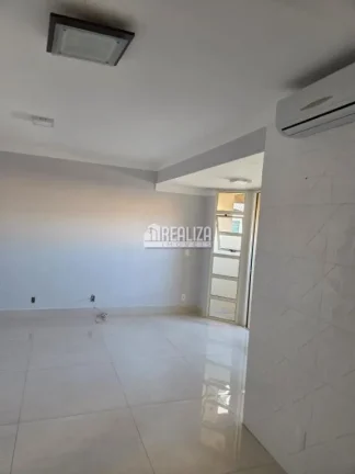 Imagem Apartamento de 3 dormitórios com móveis planejados e piscina no Condomínio Residencial Nas Rocas, bairro Olinda, em Uberaba