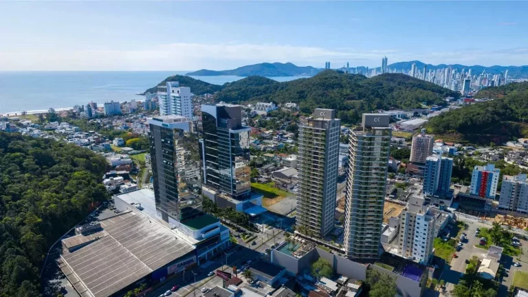 Imagem Apartamento com 2 suítes e 2 vagas de garagem | Praia Brava/SC