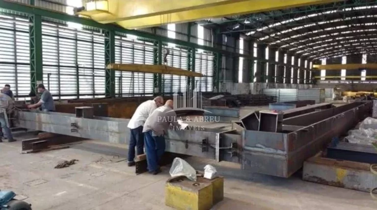 Imagem Vende ou Aluga Galpão Comercial com 3.500m², Zona Mista e Urbana, Ponte Rolante 20, 10 e 3 TON. Pé direito 8 mts em Rio Grande da Serra-SP