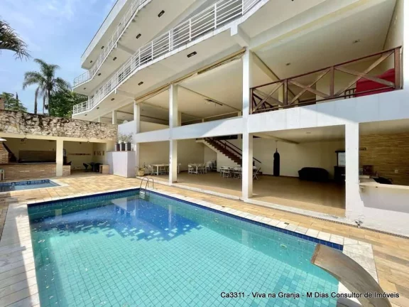 Imagem Casa de esquina com vista para o campo de golfe do São Fernando Golf Club.