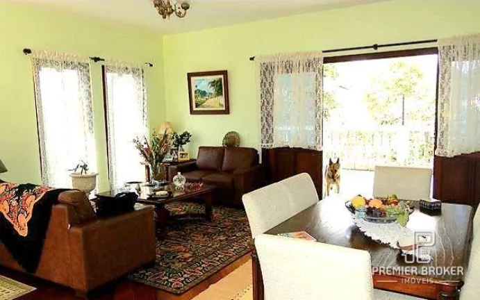 Imagem Casa à venda, 460 m² por R$ 1.500.000,00 - Golfe - Teresópolis/RJ