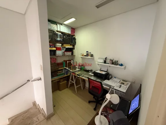 Imagem Oportunidade Sobrado à Venda com 3 dormitórios e 2 vagas no bairro da Encruzilhada em Santos por R$ 850 mil