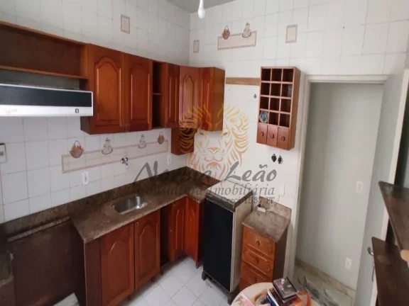 Imagem Casa à Venda na Atalaia: 4 Quartos, 3 Suítes, 2 Salas, 6 Banheiros, 3 Vagas de Garagem. Próximo a Orla da Atalaia.