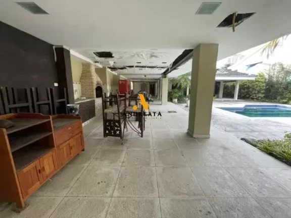 Imagem Novo Leblon - Casa localizada na melhor rua do condominio. Oportunidade de retrofit. Atenção construtrores!!!
