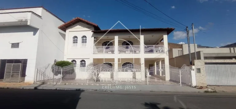 Imagem Casa à Venda - Com 2 pavimentos - Centro - Mantena - MG