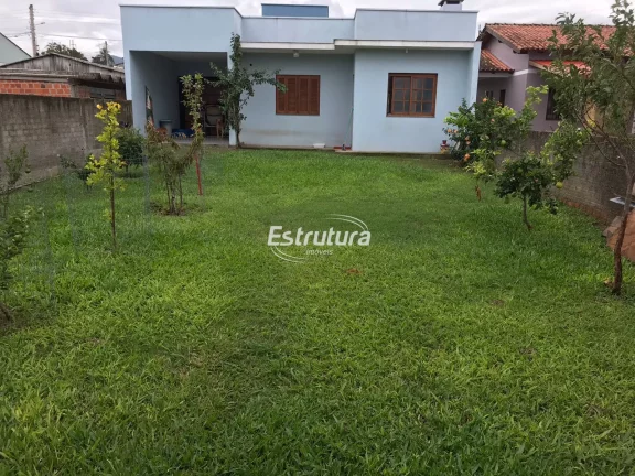 Imagem Casa semimobiliada com pátio amplo no bairro São José