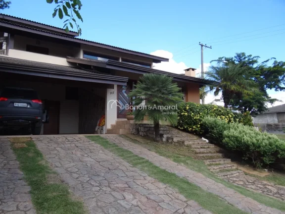 Imagem Linda casa rústica com acabamentos impecáveis, 4 suítes, sendo uma no térreo, para venda ou loca...