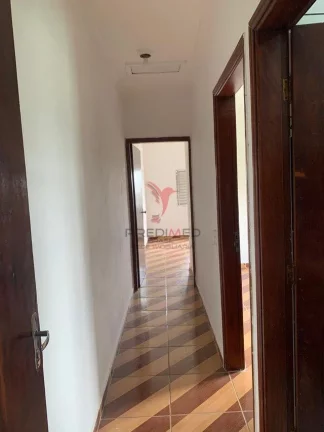 Imagem Vendemos casa de 5 Quartos , 2 Vagas de Garagem,, Quintal,próximo ao metrô em interlagos
