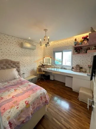 Imagem Apartamento alto padrão, 215m², 4 dormitórios, sendo 3 suítes, escritório, sala ampla para dois...