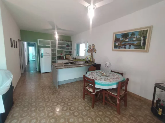 Imagem Casa a 500m da Praia de Peruibe, 4 dorms perto de toda rede comercial