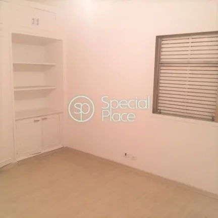 Imagem Apartamento com 180m² a venda no Itaim Bibi com ambientes amplos e claros. Living para dois ambient...