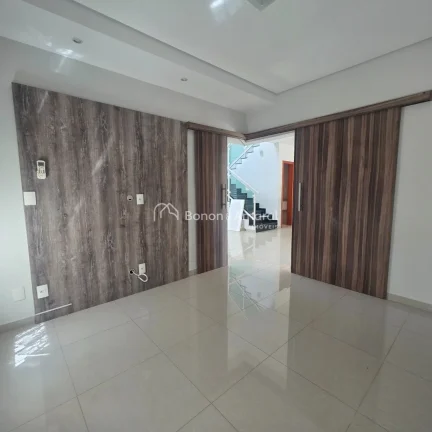 Imagem Este elegante sobrado de alto padrão impressiona desde o primeiro olhar, com fachada de arquitetura...