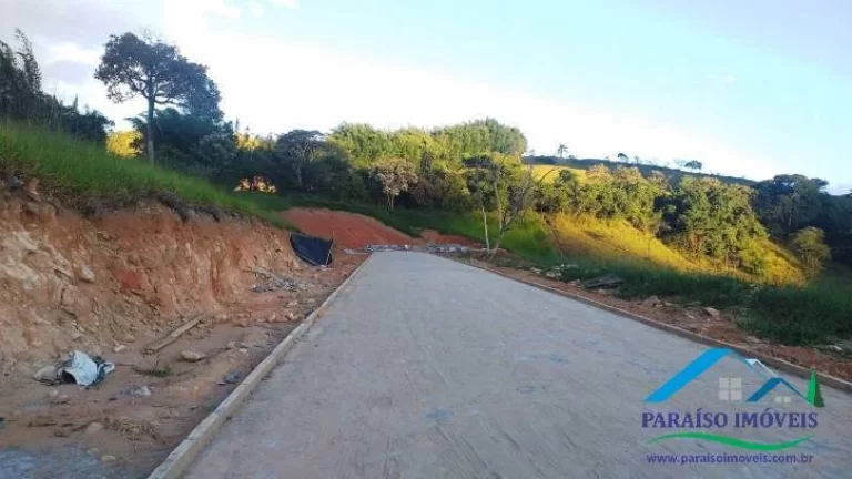 Imagem Seu Novo Lar em Paraisópolis: Lotes com Financiamento e Vista Panorâmica!