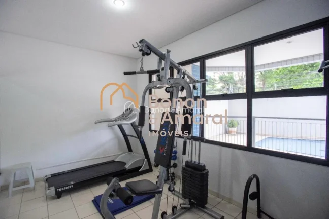 Imagem Ótimo apartamento à venda com 4 quartos, 1 suíte, varanda e 2 vagas de garagem.
Condomínio local...