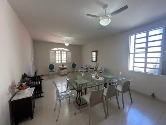Imagem A 5ª Avenida Imóveis apresenta esta bem localizada CASA TÉRREA, c/ 3 Suites + anexo, ideal p/ fins RESIDENCIAL e ou COMERCIAL, melhor ponto da Pituba