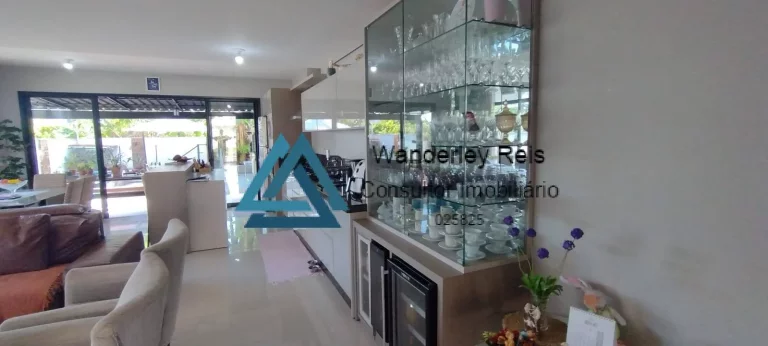 Imagem Belíssima casa com 3 suítes em área privilegiada