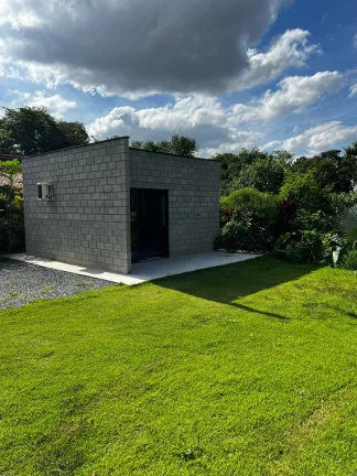 Imagem Impecável Casa de 3 Quartos em Condomínio no Bosque dos Eucaliptos, Araçoiaba da Serra-SP - 221m² de Pura Elegância!