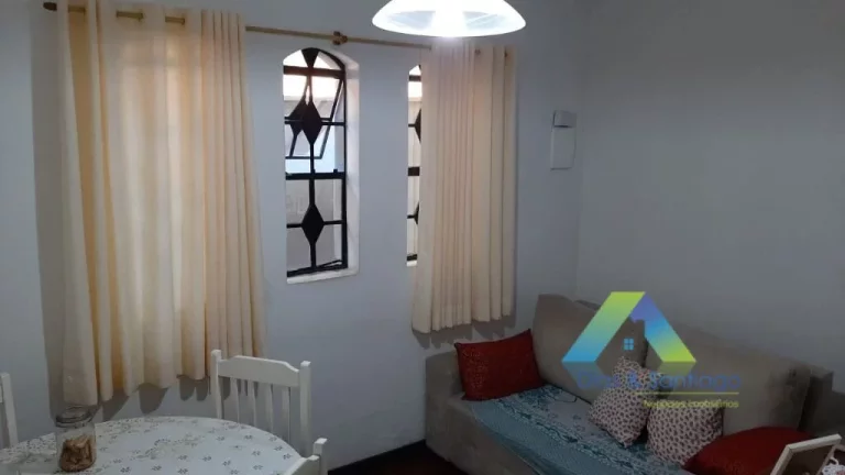 Imagem SANTO ANDRE Excelente casa com Salão comercial 268 metros, 5 dormitórios, salão comercial 1vaga ótima localização, e valor !!!