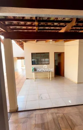 Imagem Casa com 3 dormitórios à venda, 200 m² por R$ 370.000,00 - Jardim Adelaide - Itumbiara/GO