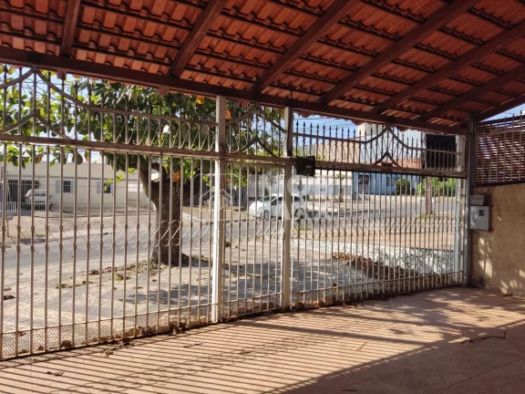 Imagem Casa à venda em Taguatinga Norte: 280m², 3 quartos, 1 suíte, 3 banheiros. Oportunidade por R$700 mil!