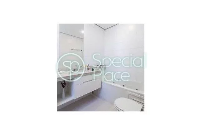 Imagem Amplo apartamento à venda com 3 quartos, sendo 3 suítes, e 4 banheiros no total. Este apartamento ...